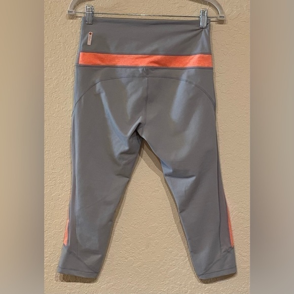 Zella Women’s Capri Leggings Size M - Picture 2 of 9